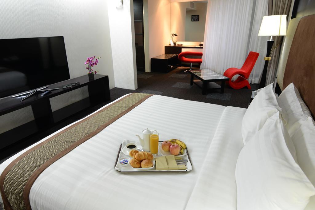 Avenue 64 Hotel Янгон Номер фото