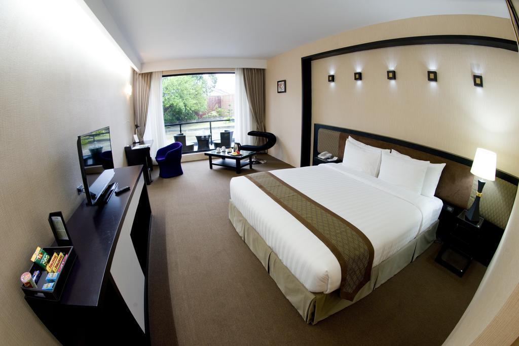 Avenue 64 Hotel Янгон Номер фото