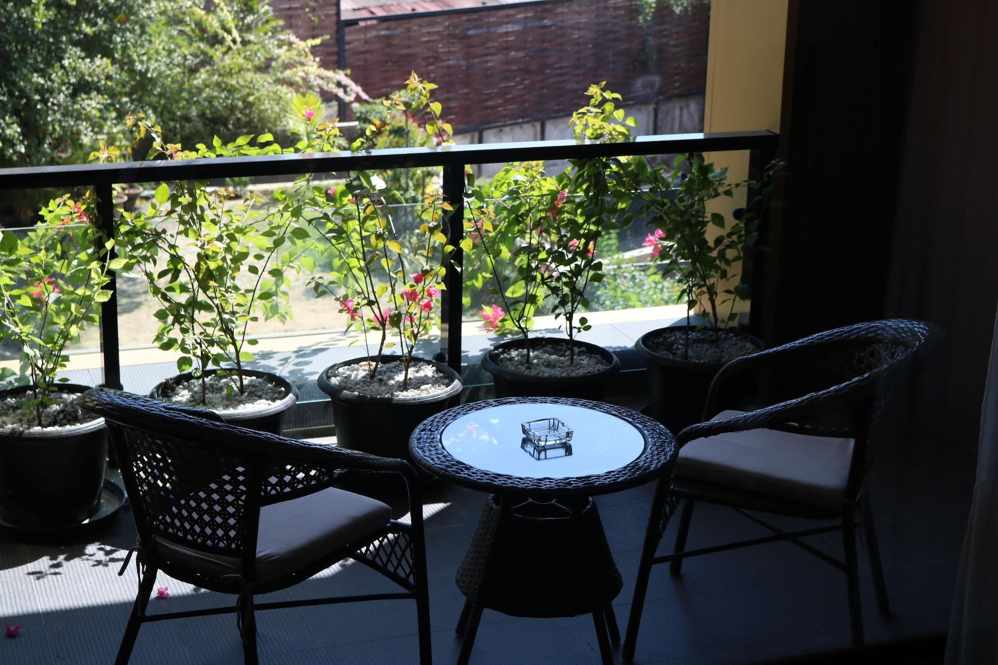 Avenue 64 Hotel Янгон Экстерьер фото