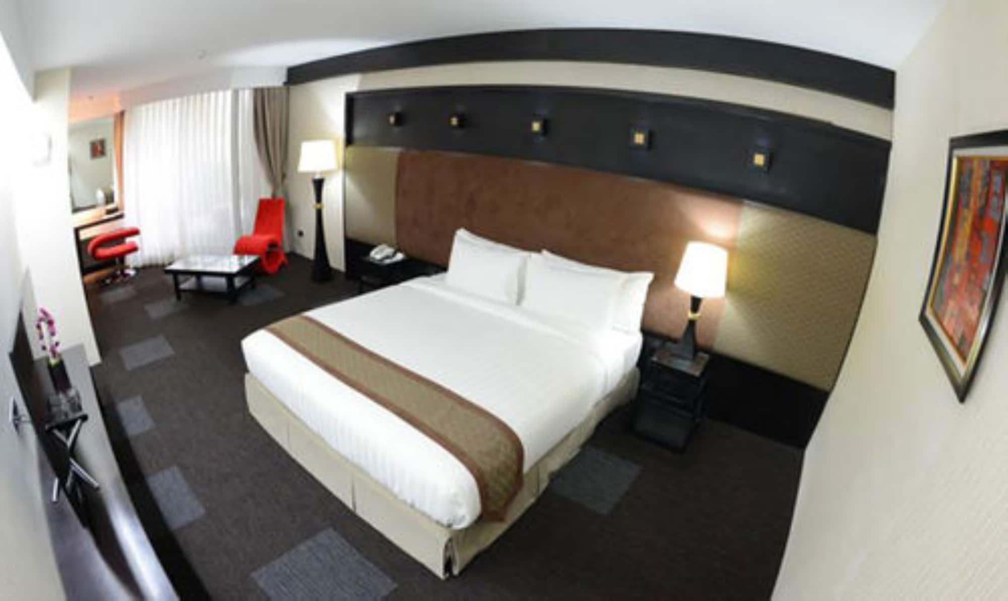 Avenue 64 Hotel Янгон Экстерьер фото