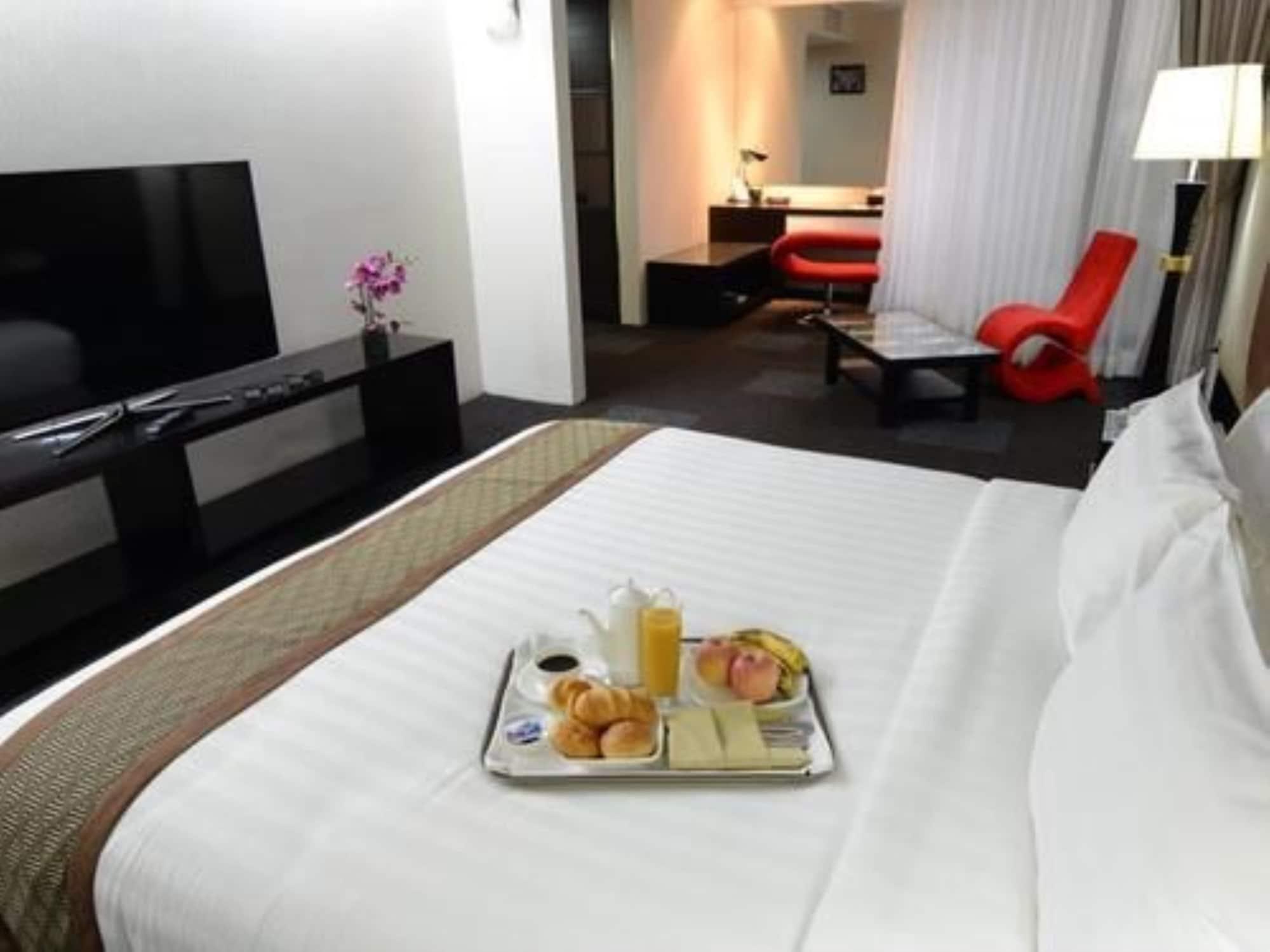 Avenue 64 Hotel Янгон Экстерьер фото