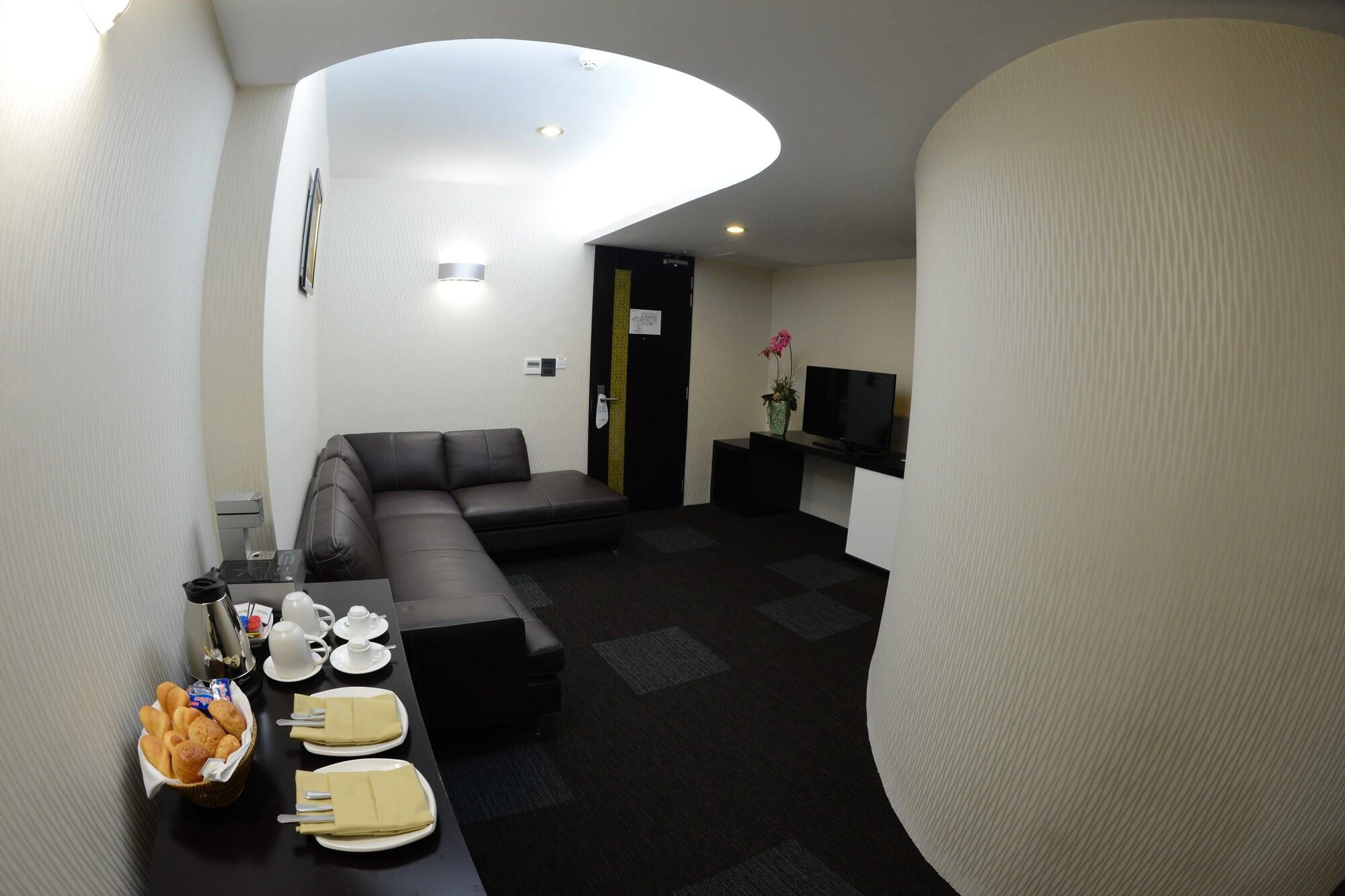 Avenue 64 Hotel Янгон Экстерьер фото