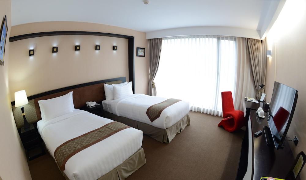 Avenue 64 Hotel Янгон Экстерьер фото