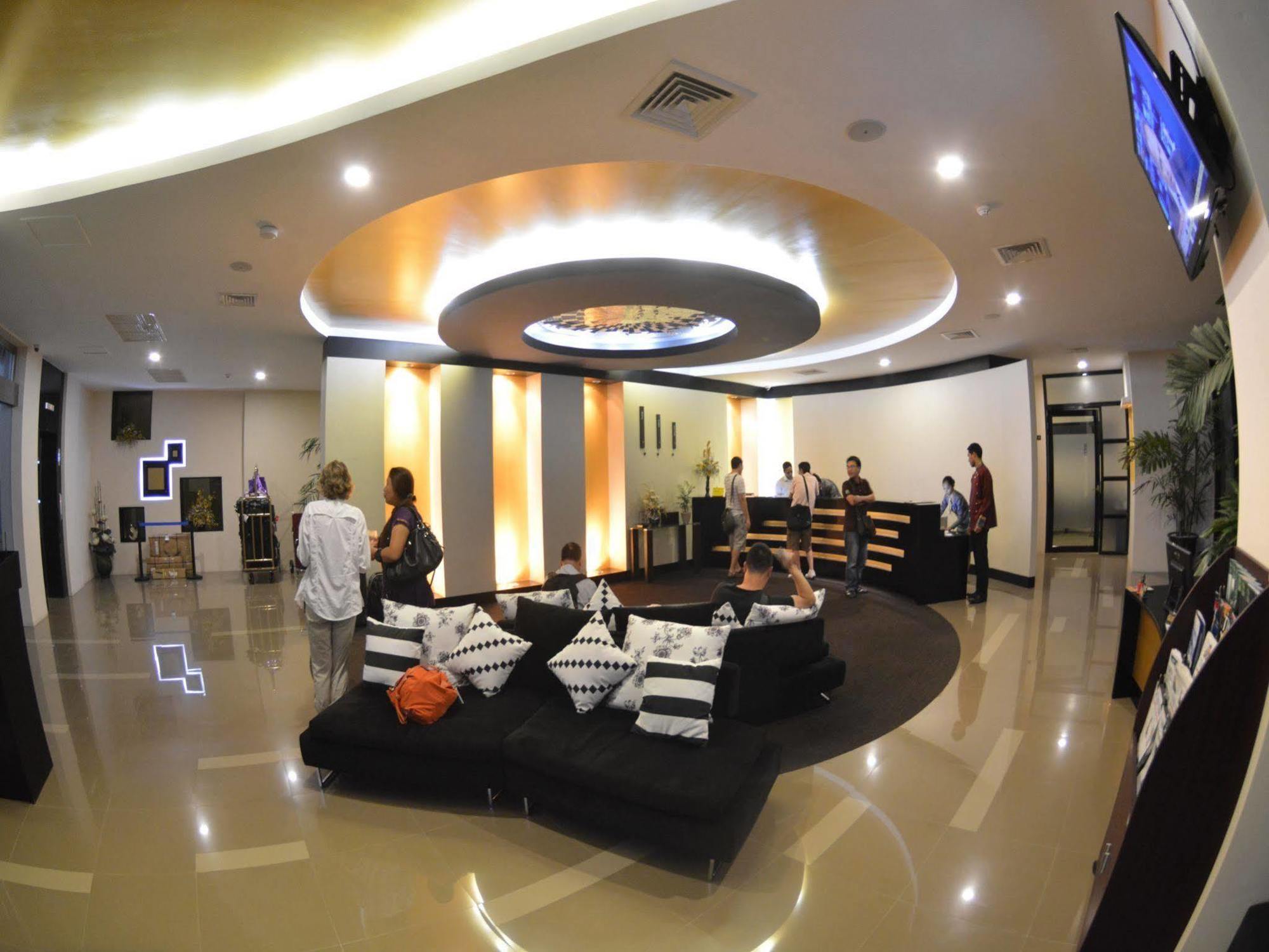 Avenue 64 Hotel Янгон Экстерьер фото