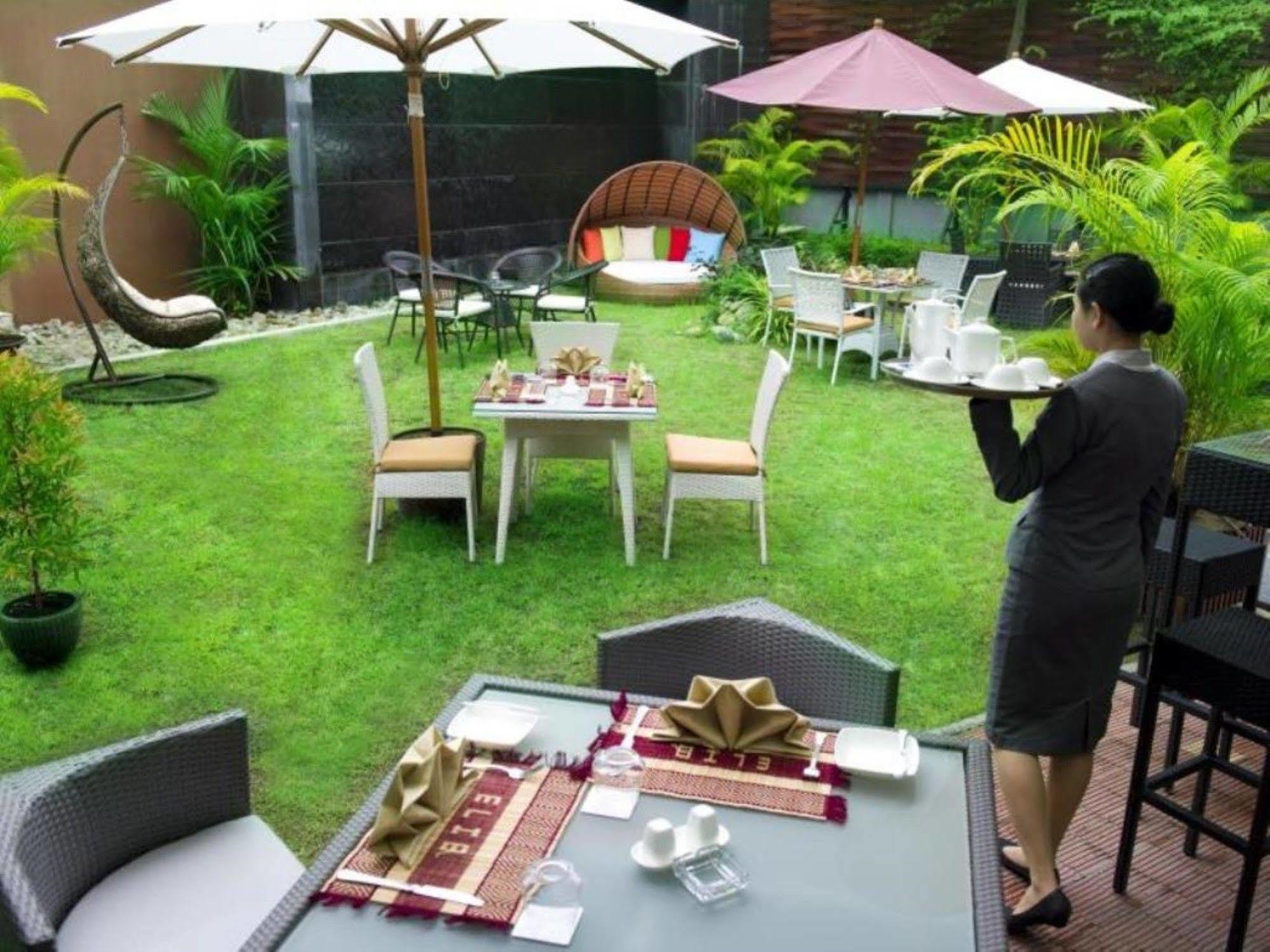 Avenue 64 Hotel Янгон Экстерьер фото