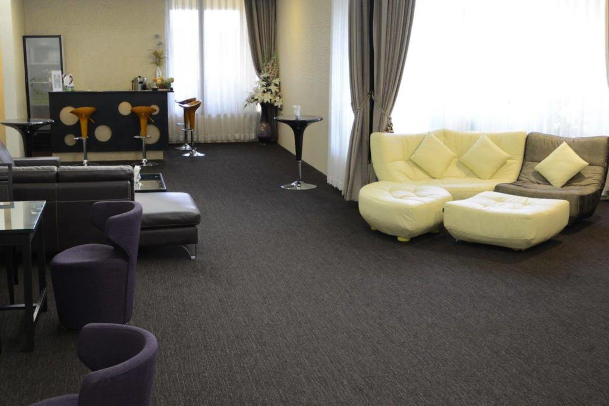 Avenue 64 Hotel Янгон Экстерьер фото