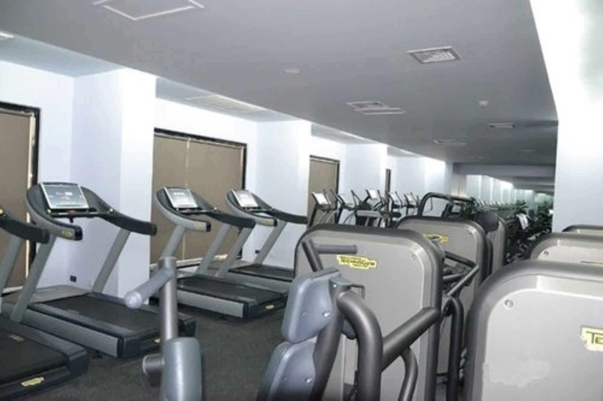 Avenue 64 Hotel Янгон Экстерьер фото